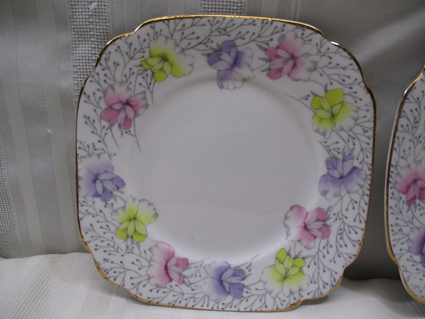 Set of 2 Roslyn China 6" Plates Sweet Pea (74716 - Cactus Jax Unique Collectibles